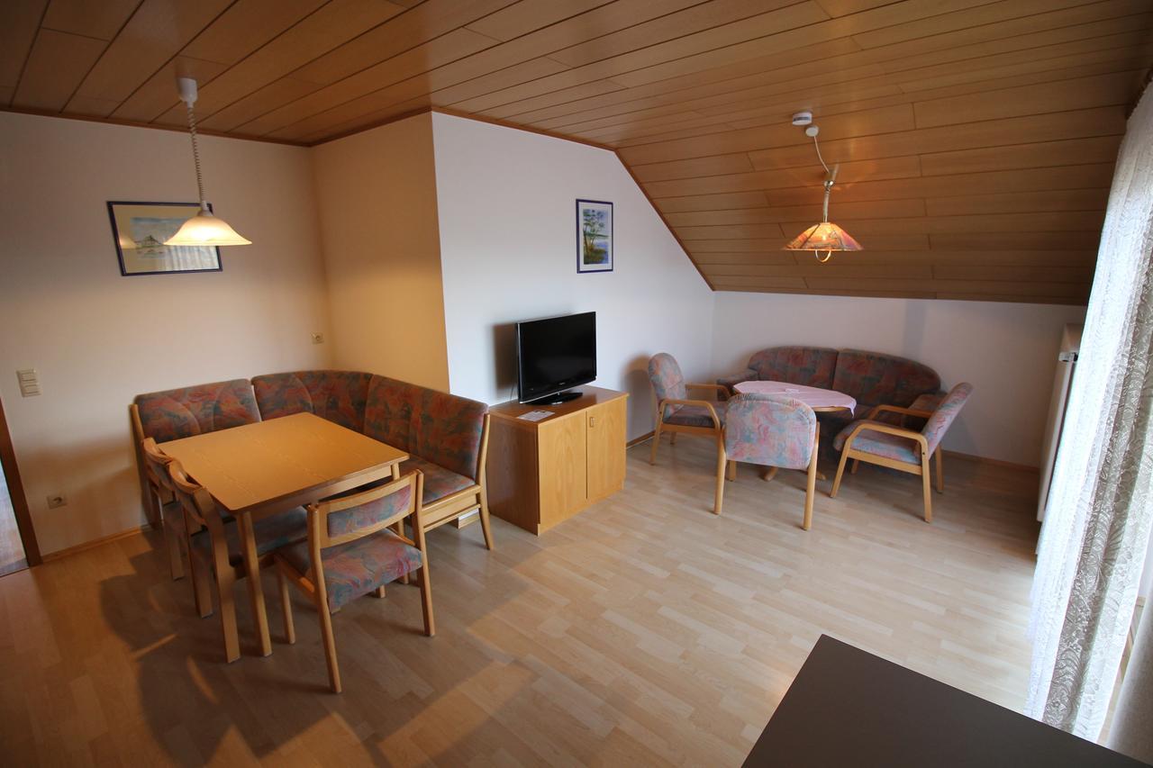 Waldbrunn  Gasthaus Und Ferienwohnungen Zum Engel חדר תמונה